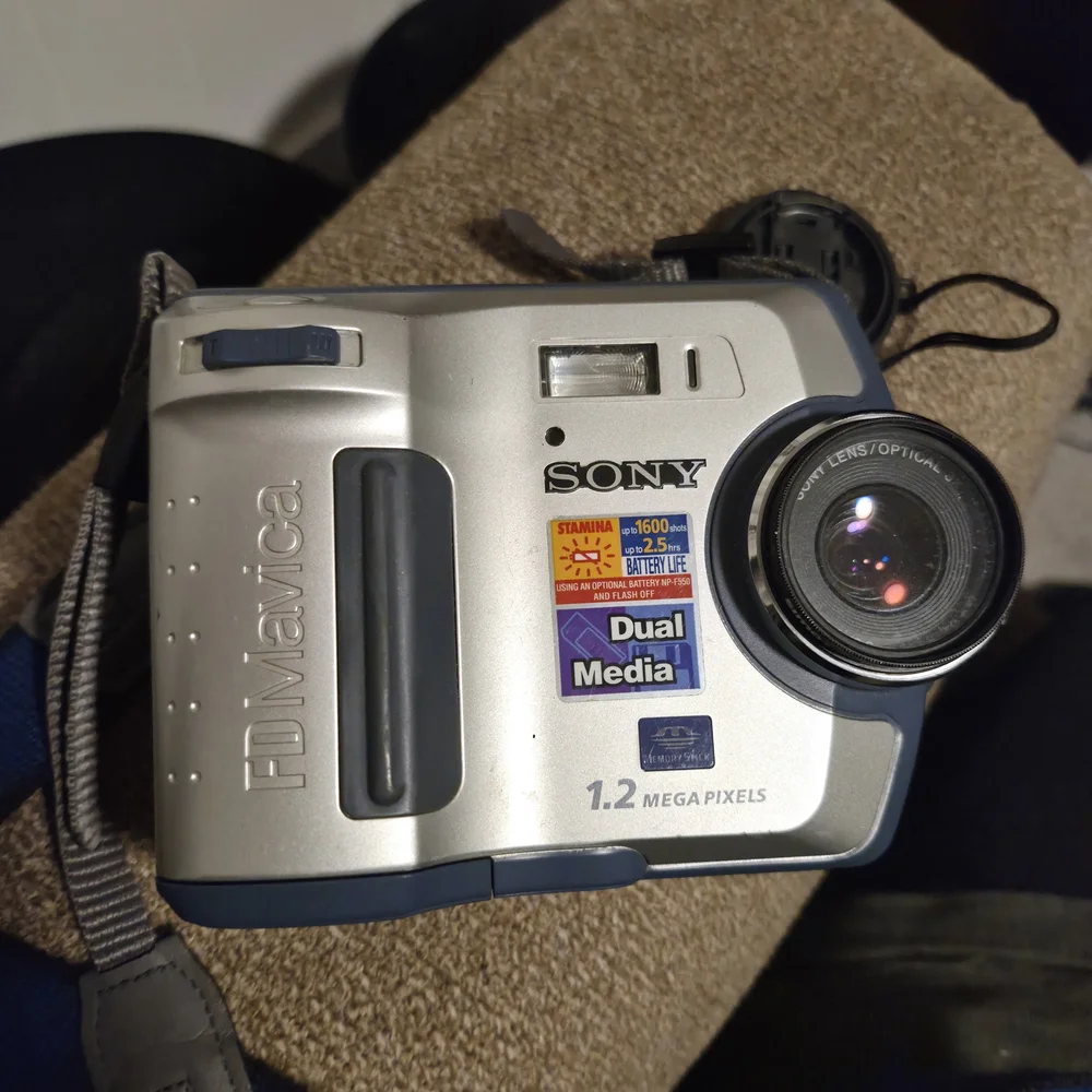 Sony MVC-FD100 Digital Still Camera Untested